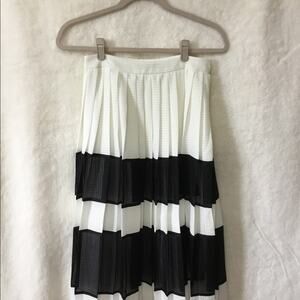 Banana Public White & Black Pleated Midi Skirt